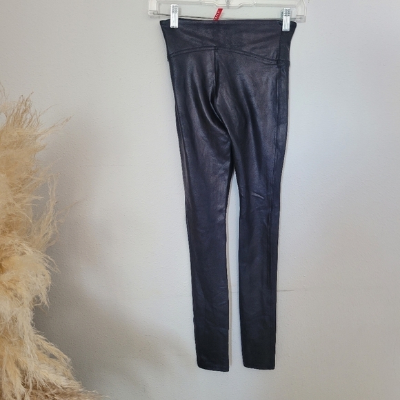 SPANX faux leather black leggings revolve Xsmall - Picture 3 of 4